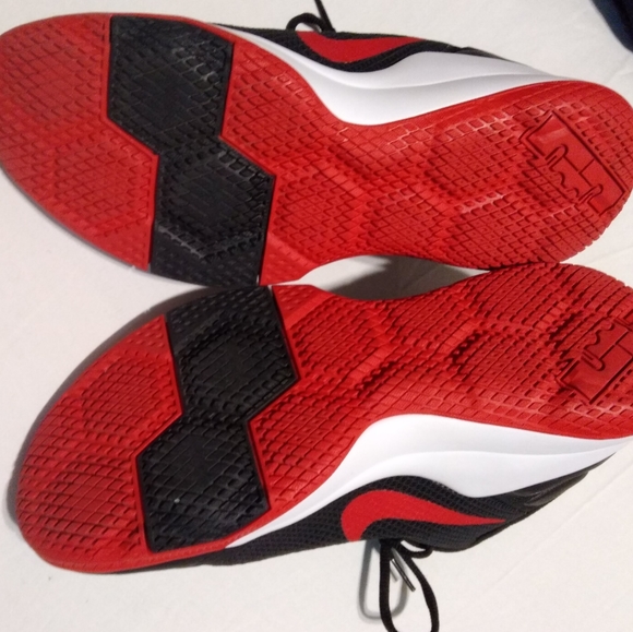 Labron James "Witness"  size 11 black and red basketball shoe - Picture 2 of 7